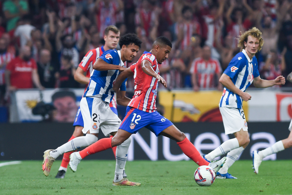 米体：米兰对迈尼昂的年薪报价提高至500万欧，尤文正在关注（米体：米兰为迈尼昂开出500万欧年薪新报价，尤文密切关注）