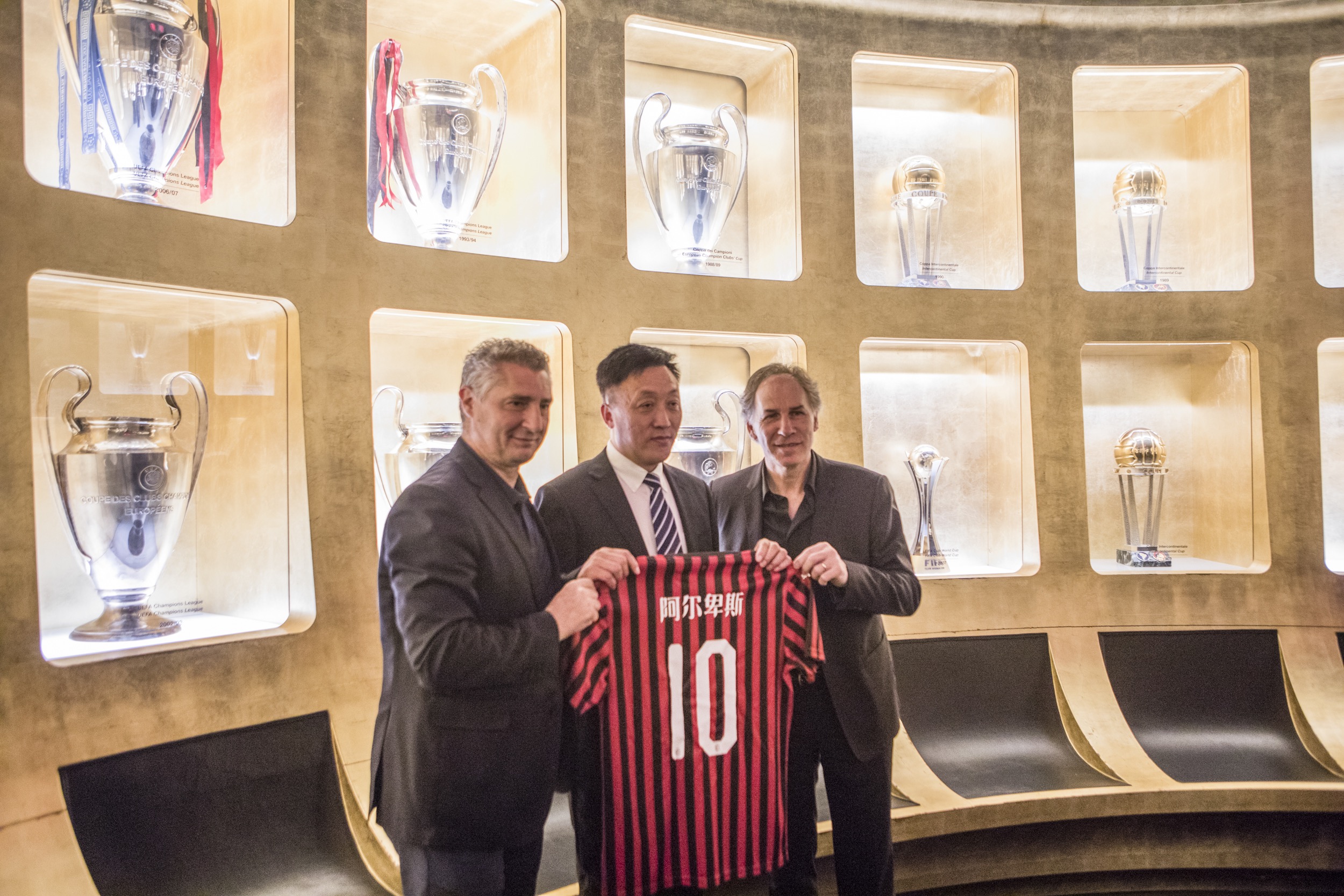 篮球战术中的挡拆精髓（挡拆战术的核心要义）