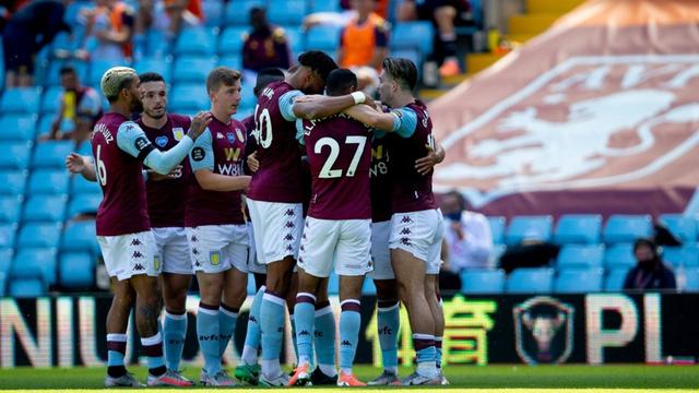 孔蒂：祝贺球员们，必须对他们说谢谢、谢谢、再谢谢（孔蒂：祝贺全队，向球员们连连致谢）