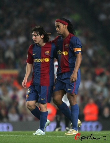 替补上阵，国米两位小将斯皮纳塞和博沃上演一线队首秀（国米两新星斯皮纳塞、博沃替补登场完成一线队处子秀）