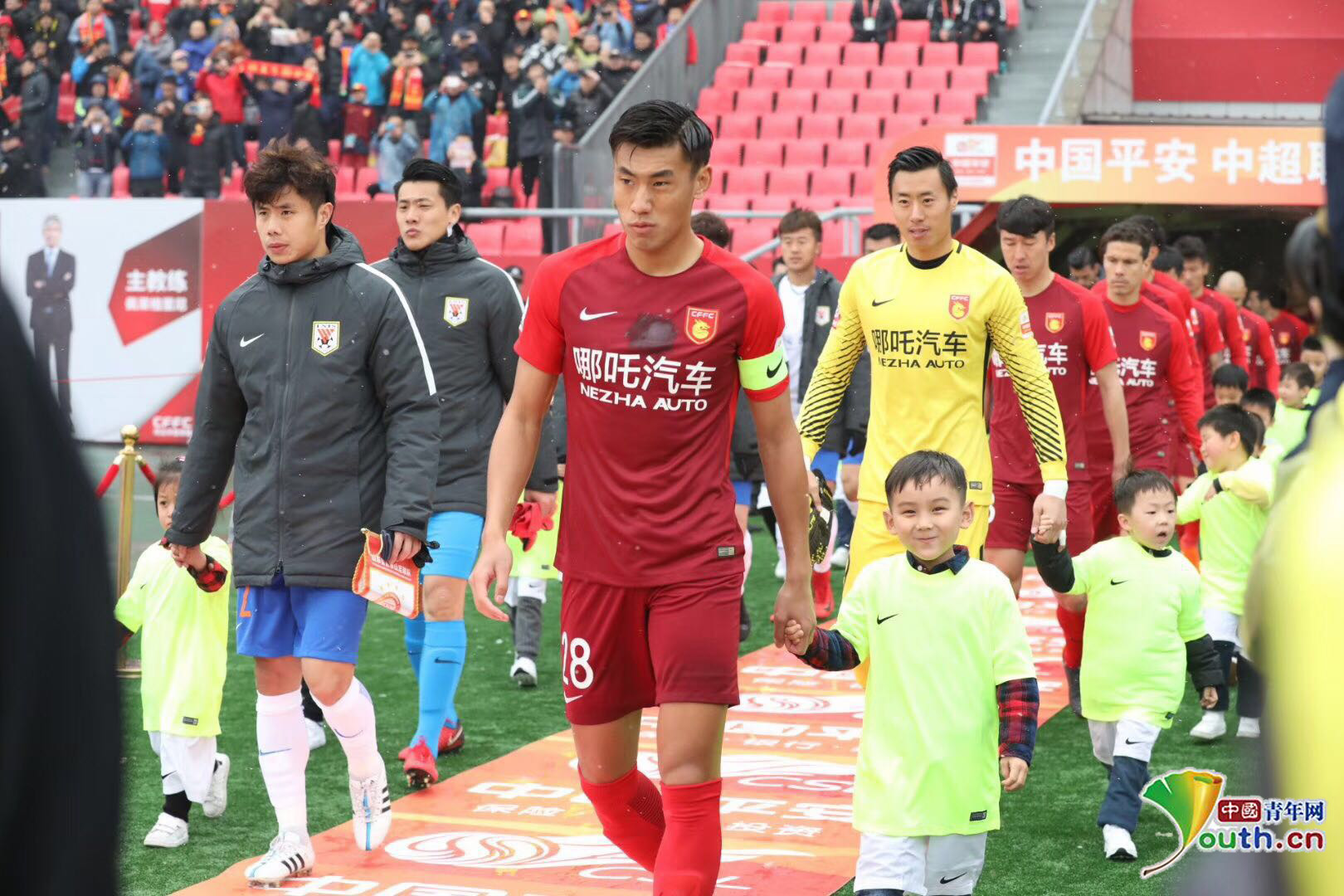 东契奇狂砍43分13助攻9篮板！打破哈登纪录，跃升现役第一（东契奇43分13助攻9篮板引爆全场！改写哈登纪录，升至现役第一人）