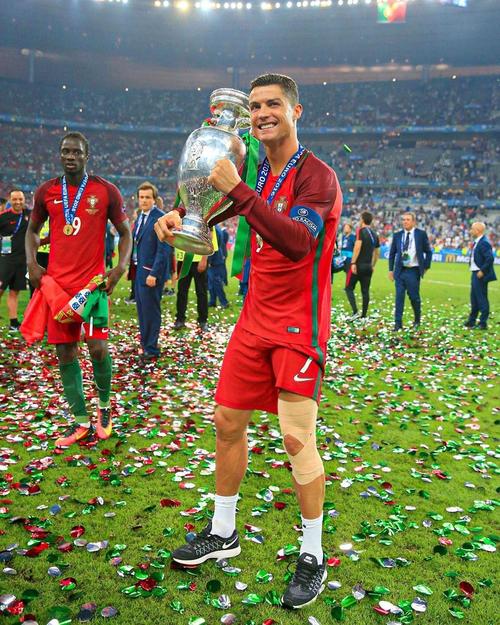 桑切斯评选出了这些类别中史上最佳球员（桑切斯评出各类别历史最佳球员）