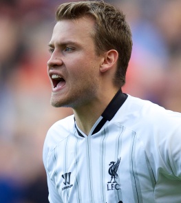 皇马客场3-0击败毕巴，阿诺德表现神勇但伤退，展现世界级水准，但伤病困扰持续。（皇马客场3-0擒毕巴，阿诺德高光却伤退，世界级表现难挡伤病困扰）