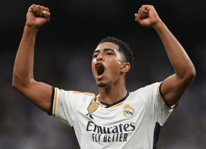 活久见，阿根廷杯决赛独立队主帅用脚绊倒对手拖延时间被罚下（阿根廷杯决赛罕见一幕：独立队主帅为拖时间伸脚绊人遭罚下）