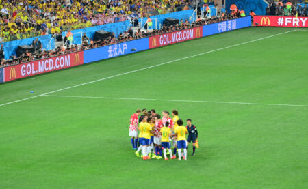 帕夫洛维奇：球队氛围很好，我们都为迈尼昂扑出点球感到高兴（帕夫洛维奇：球队氛围极佳，迈尼昂扑点令全队欣喜）