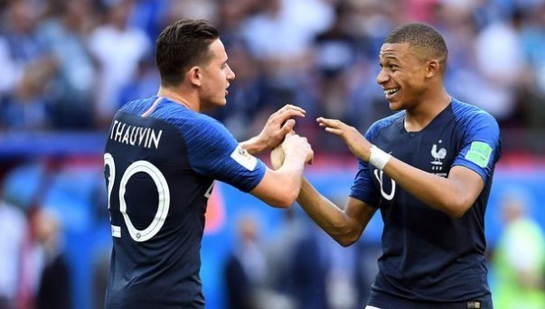 英超战报：利物浦2-1战胜曼联,（英超速递：利物浦2比1力克曼联）