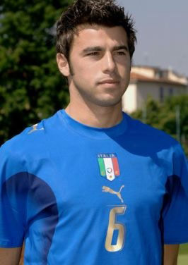 图片报：米兰对金玟哉感兴趣，在今夏就曾观察过他（图片报：AC米兰有意金玟哉，今夏已派员考察）