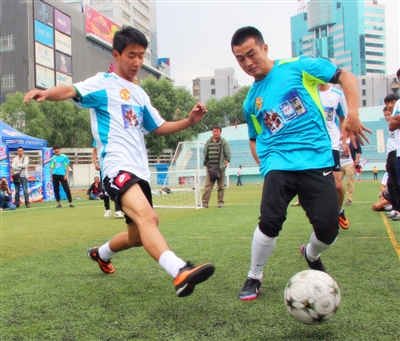 U16男足全胜晋级U17亚洲杯，中国足球队官方发布海报庆祝（U16男足全胜挺进U17亚洲杯，中国足球队官微发布海报致贺）