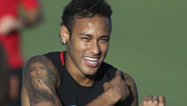 咔咔一顿扣！克里斯17中11&罚球9中6砍下28分8板4助2断（暴扣不停！克里斯17投11中、罚球9罚6中轰下28分8篮板4助攻2抢断）