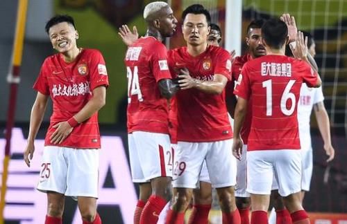 楚阿梅尼：我更喜欢踢6号位；阿隆索经常就后腰位置指导我（楚阿梅尼：我偏爱踢6号位，阿隆索常就后腰角色指点我）