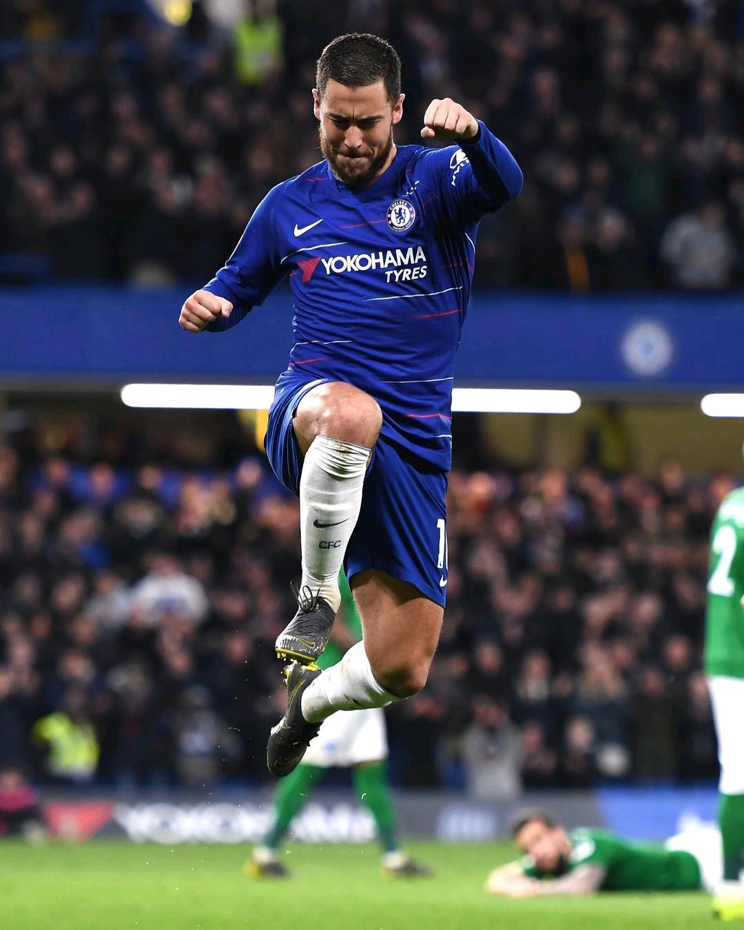 公牛开局5胜0负后4胜9负，排名从东部第一跌至第十（公牛5连胜开局后仅4胜9负，东部排名由第一滑落至第十）