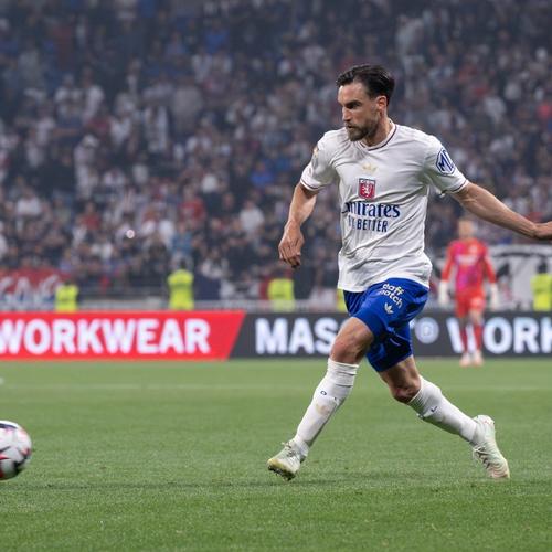 区域防守在足球战术中有什么作用，现在跟原来有哪些不同？（足球战术中的区域防守：作用解析与演变对比）